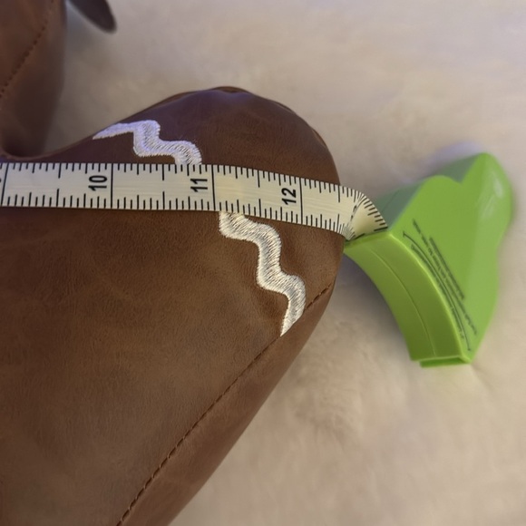 Aspen Christmas gingerbread man faux leather pillow - Picture 10 of 14